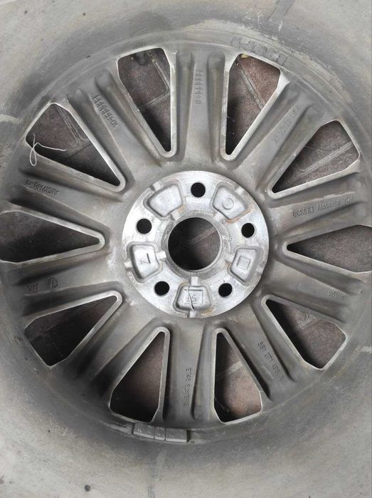 Шини з дисками на Volkswagen Passat 235x45xR18 98W STRIAL UHP