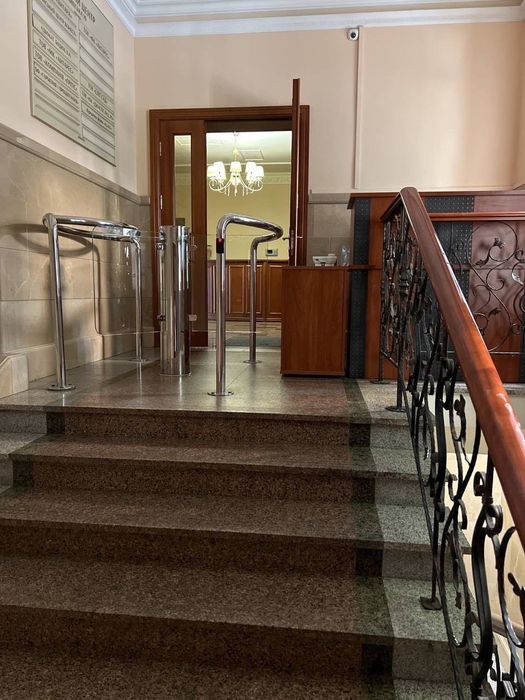 Печерськ. Липська 10. Офісний центр з паркінгом! Світло, є, завжди!!!