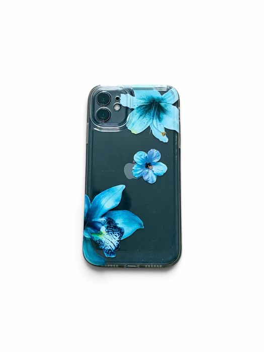 etui na iphone 11 przezeoczyste z niebieskimi kwiatkami