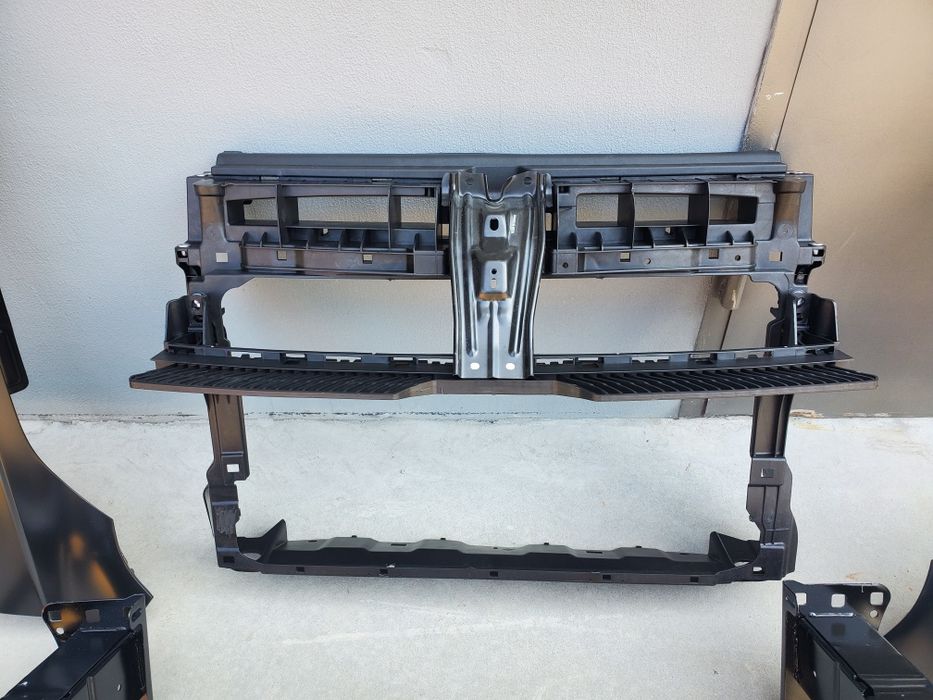 Центральна напрямна кріплення бампера Тигуан 17- Tiguan USA