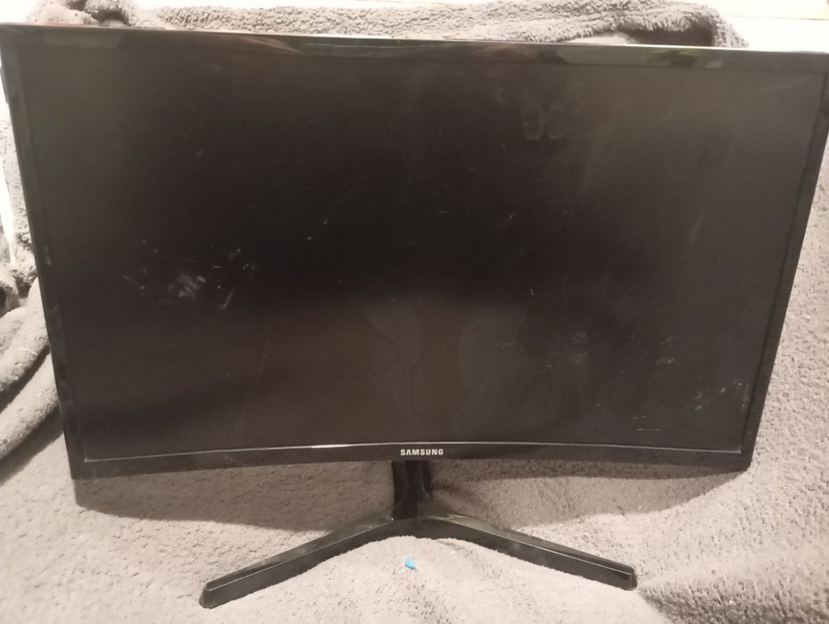 LED-монитор Samsung C24F396FHI (серия LC24F396FH).
Ос