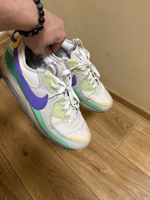 Найк тероскейп белого цвета