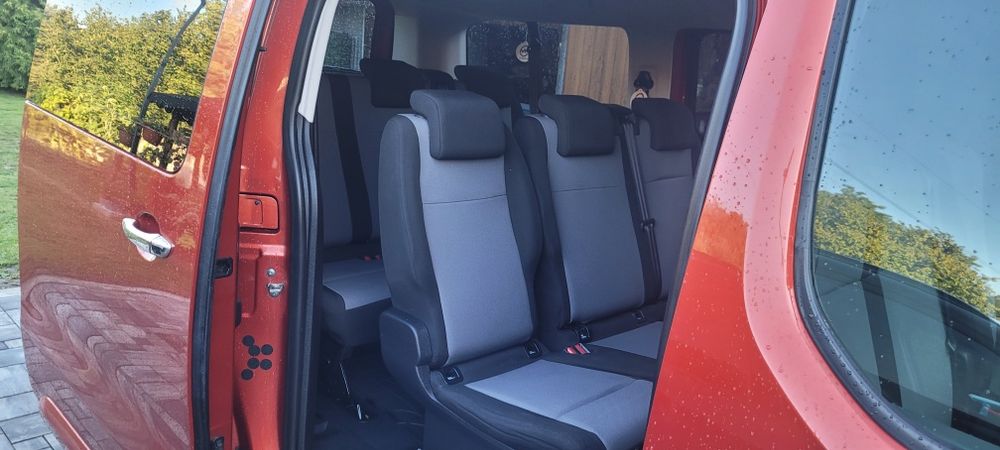 Sprzedam Opel vivaro 2Litry diesel 9 osobowy rok 2020 lub zamienie 2 auta  na jedno nowsze