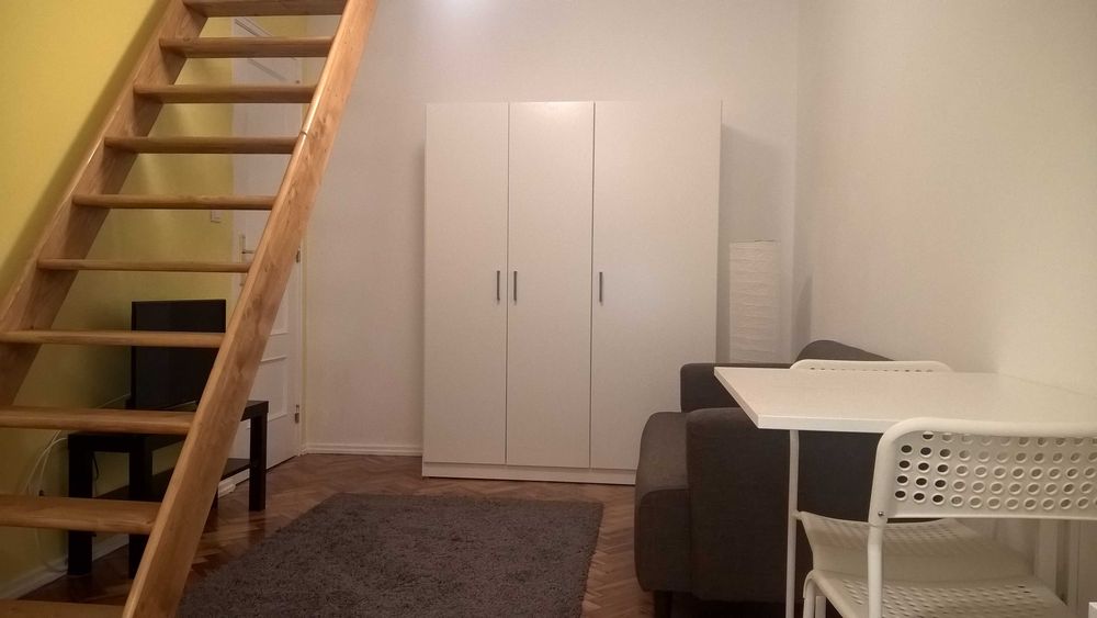 Quarto Estudio (Sala e WC Privativos) Metro Linha Azul