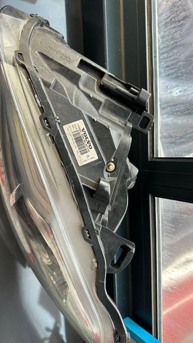 Farol esq volvo xc60 xenon