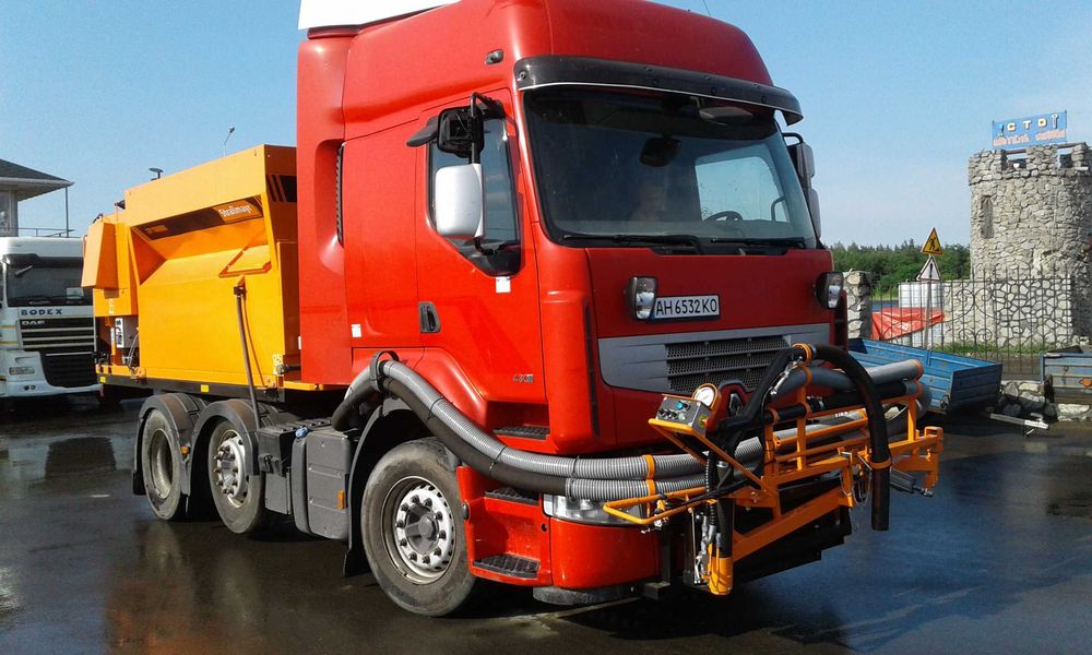 Две установки Strassmayr 6000/1008 STPдля ямочного ремонта дорог