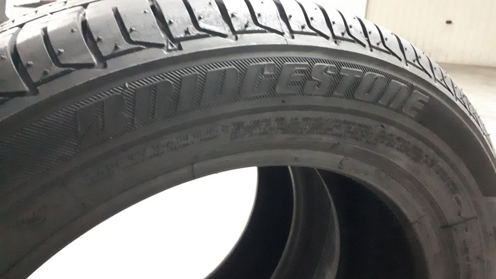 Dois pneus novos 185/55R15 82T Bridgestone, Renault Clio2, Opel CorsaC