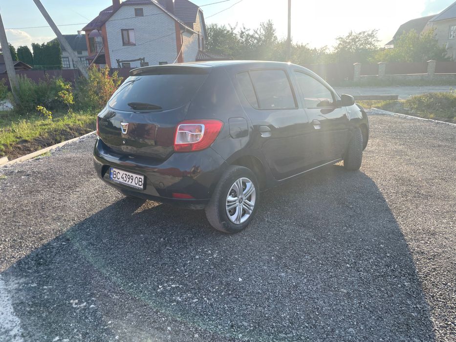 Автомобіль Dacia Sandero