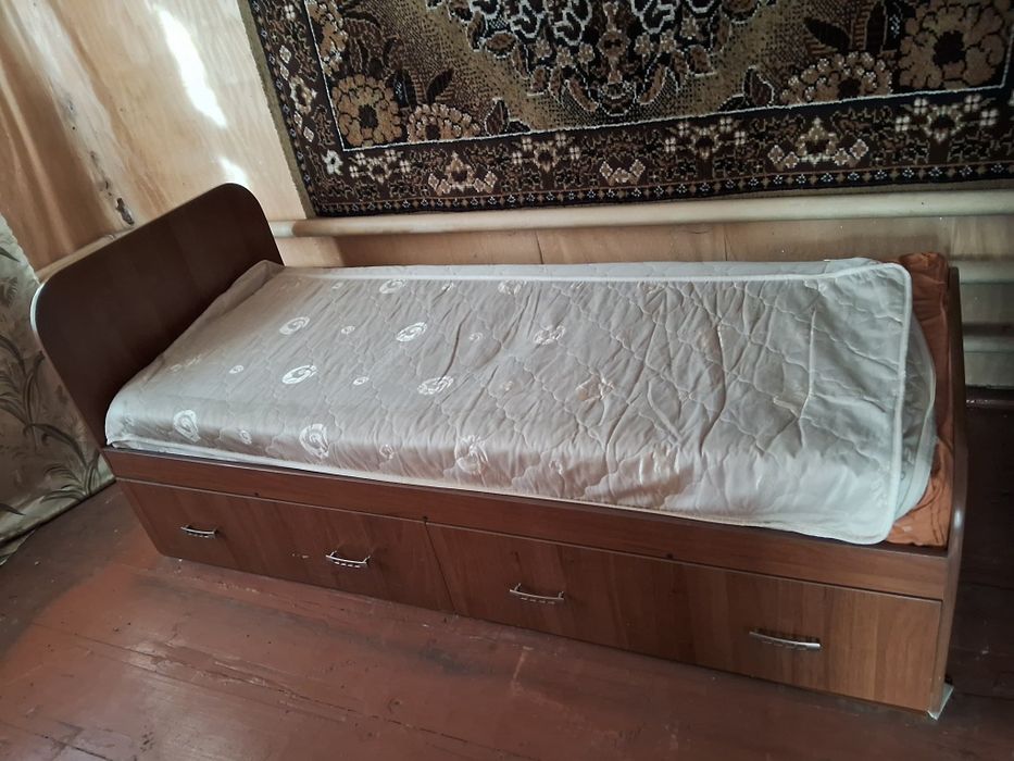 Продам ліжко односпальне