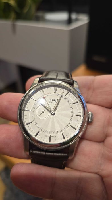oris artelier 42mm small second date
