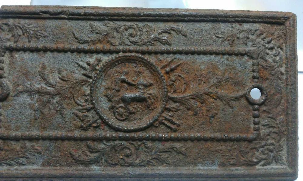 Старовинна пічна дверка.