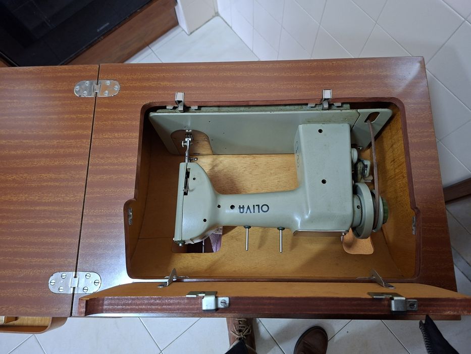Máquina de costura Oliva
