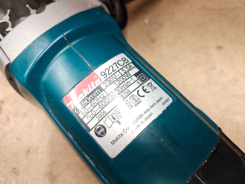 Polerka samochodowa Makita 9227CB. 1200W. 180mm. Japan