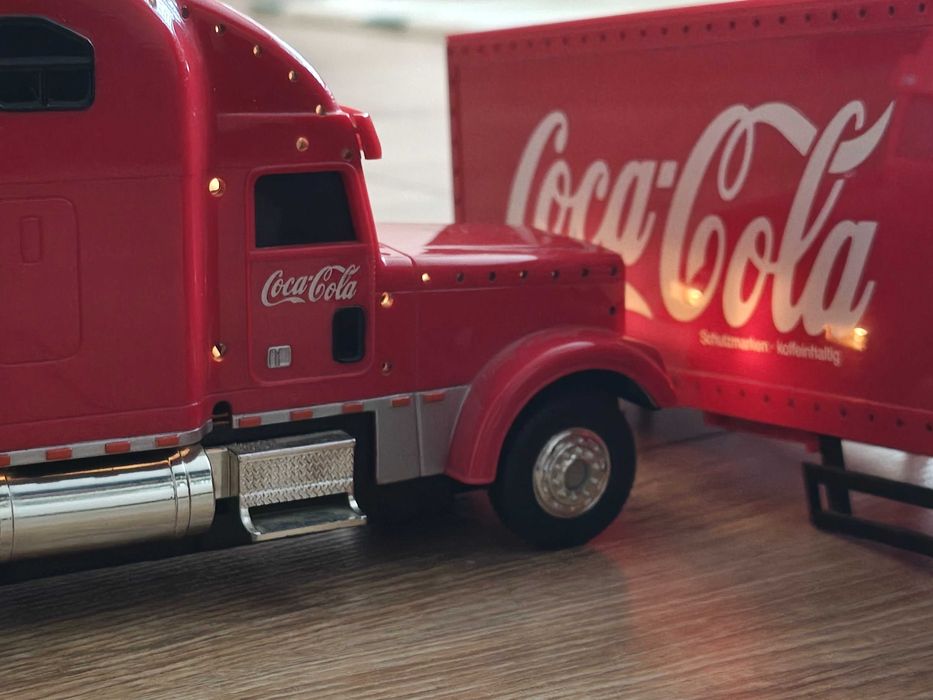 Coca Cola Holiday Caravan Truck 2000 - model kolekcjonerski Vintage