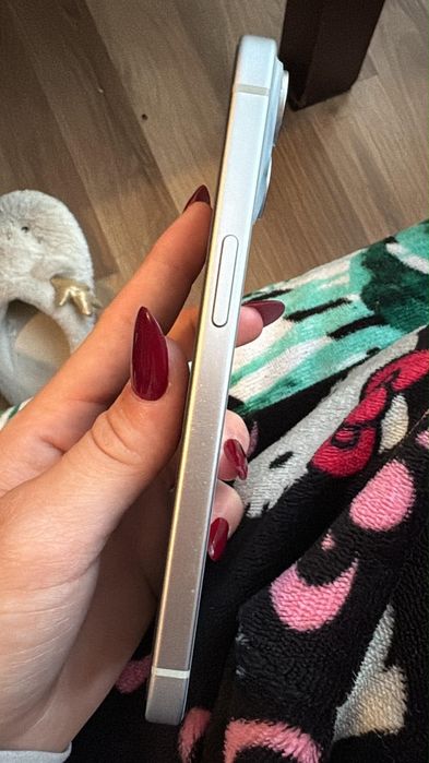 iPhone 15 niebieski