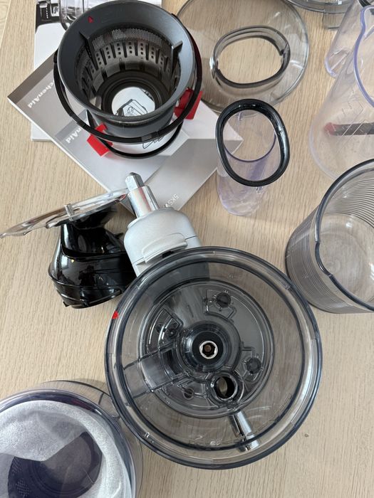 Wolnoobrotowa wyciskarka KitchenAid 5KSM1JA plus akcesoria