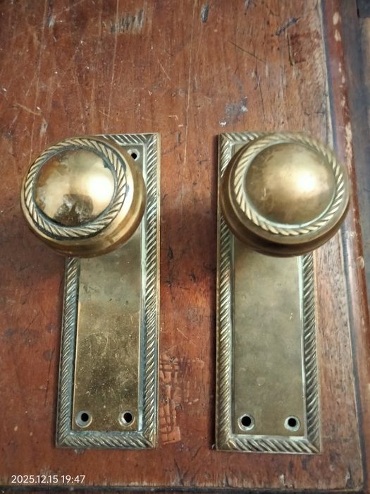 Ручки дверні,старовинні.