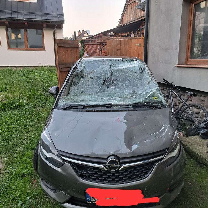 Opel Zafira Tourer  powypadkowy