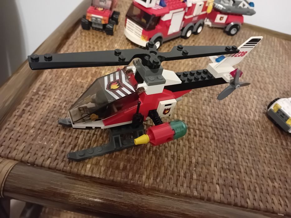 Lego City Policja, Straż, budowa pogotowie