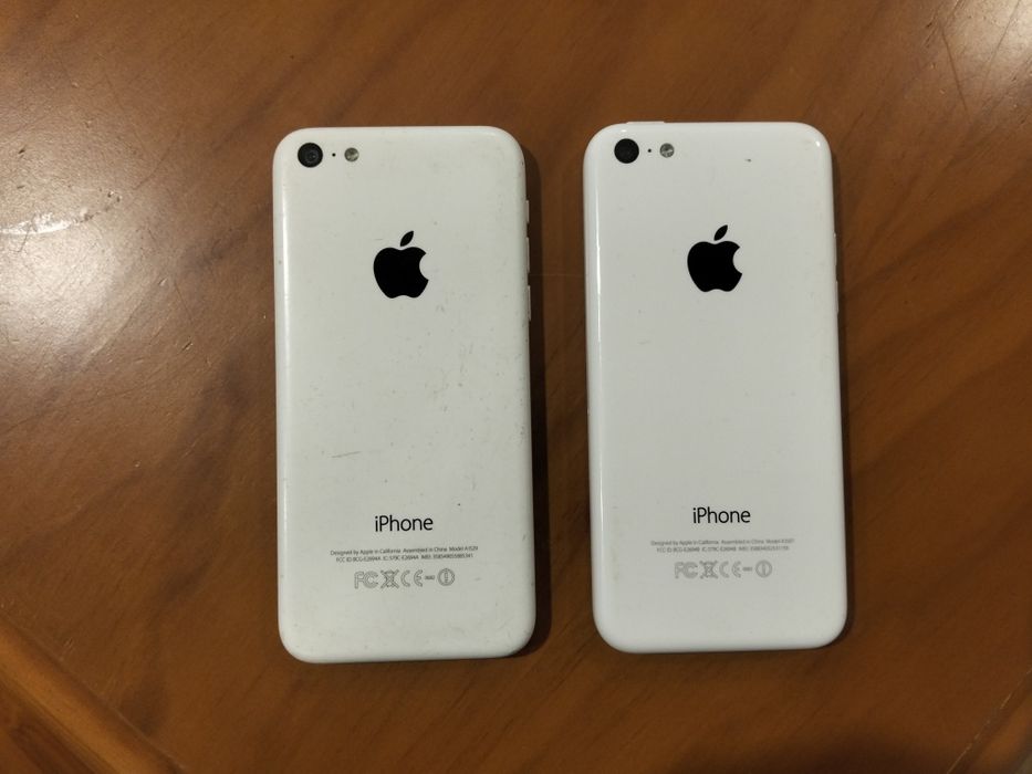 2 telemóveis iPhones 5C