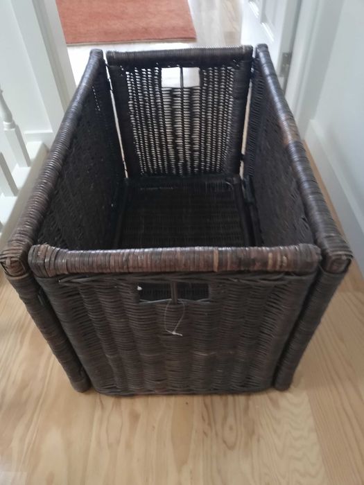 Baú em verga castanho escuro