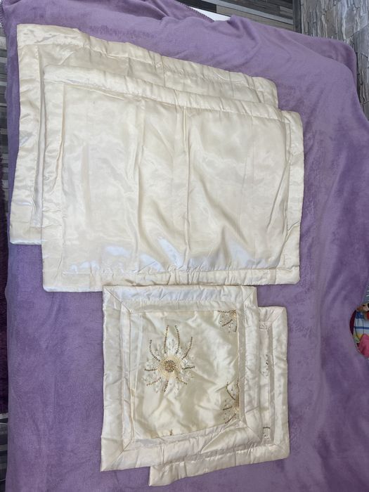 Narzuta satynowa na łóżko + poszewki na poduszki