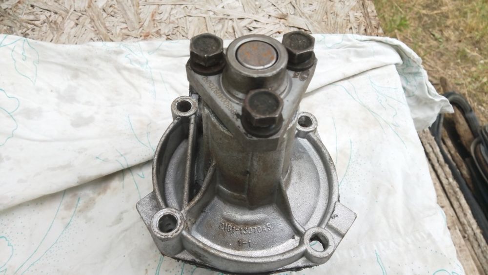 Помпа водяная на двигатель ВАЗ классика. Разборка 2141.: 500 грн ...