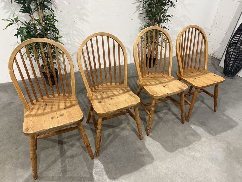 Ładne sosnowe cztery krzesła super stan dowóz wysyłka
