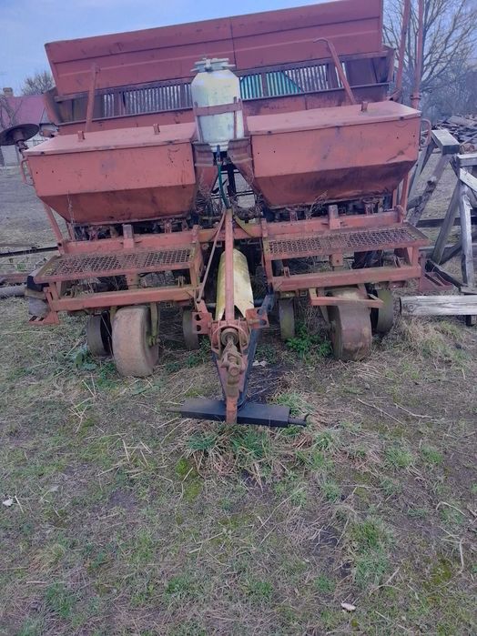 Продам картоплесажалку , приципну