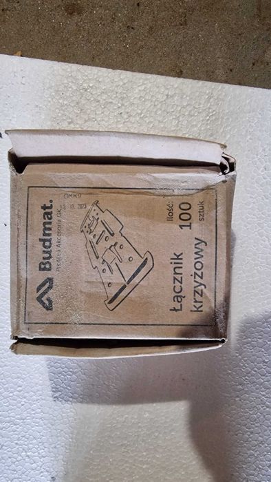 Łączniki krzyżowe do sufitów podwieszanych