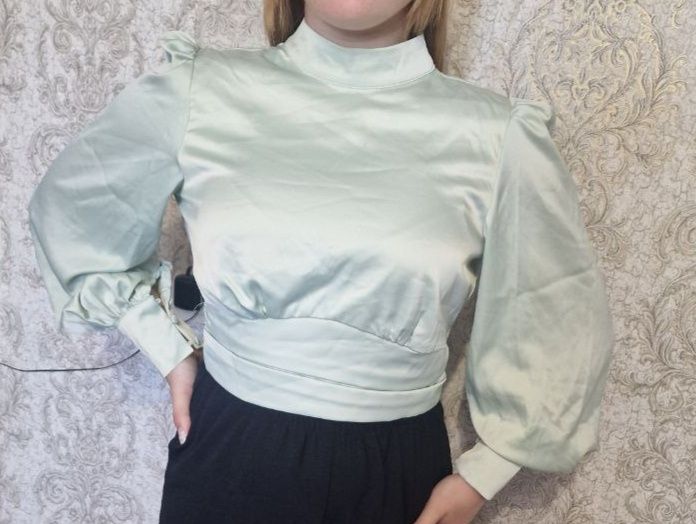 Шовкова  блуза з відкритою спиною