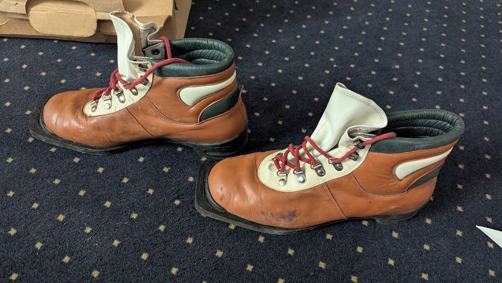 Stare buty retro do nart biegowych
