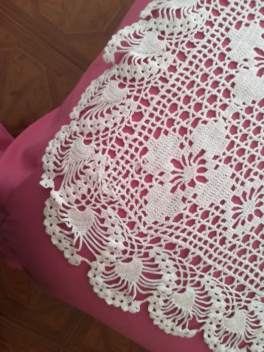 Toalha em crochê de mesa nova muito bonita