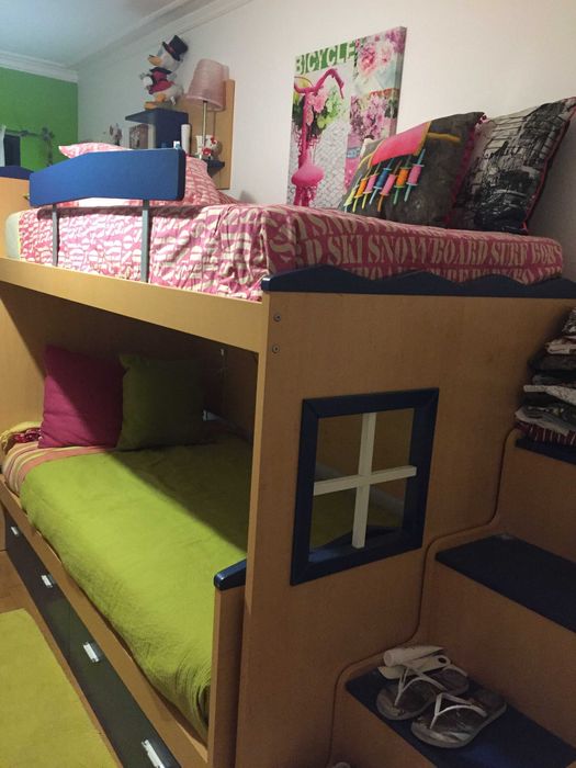 Conjunto Beliche + 2Mesas de Cabeceira +Secretária + Cadeira +Roupeiro