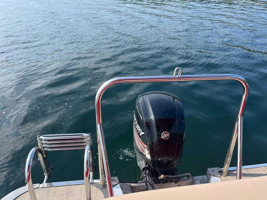 KATAMARAN /łódz motorowa AVALON 22