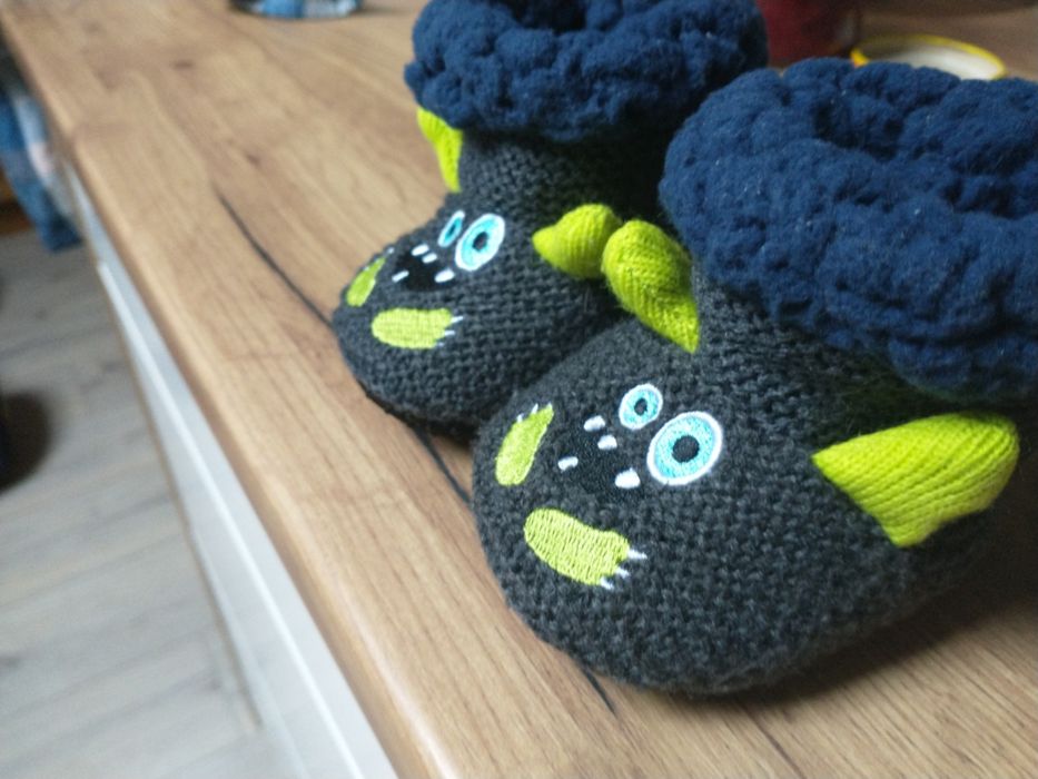 Niechodki ciepłe paputki papcie zimowe 3-12 miesięcy