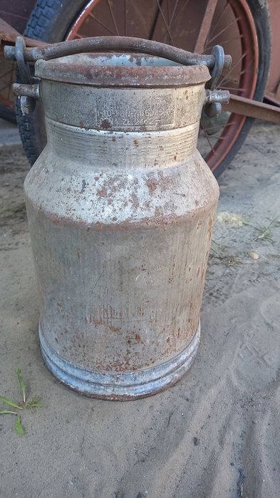 Konewka kanka na mleko banka prl