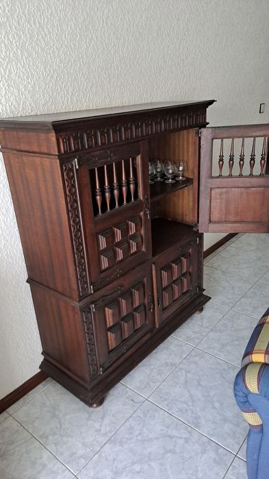 Cristaleira/ aparador de sala