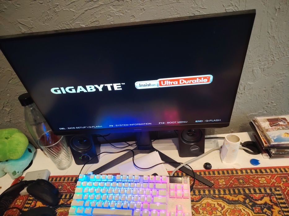 Komputer + Akcesoria (RTX 3070, 32gb ram, i5)