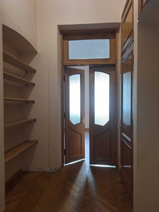 Інститутська, б.13/4, 44 кв м.Світло ЗАВЖДИ! Царський будинок 15000грн