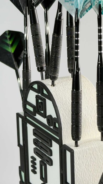 Stojak na lotki Dart 3 SET – robot sci-fi, dekoracja gameroom, prezent