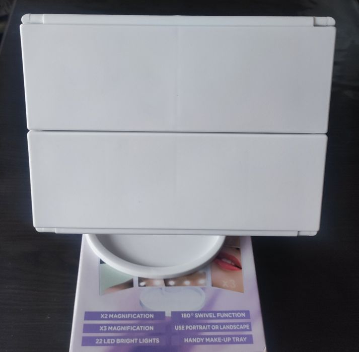 Потрійне дзеркало з лед підсвіткою