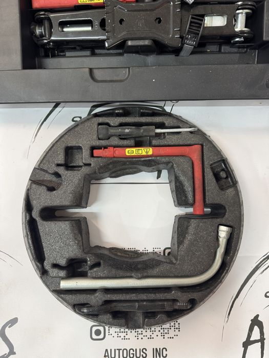 Audi a4 a5 b9 докатка домкрат набір інструментів