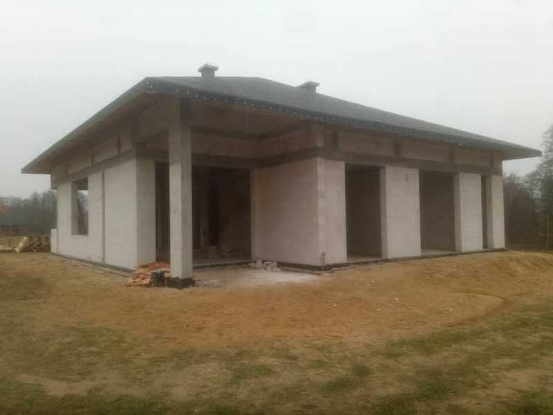 Działka z domem w stanie surowym – sprzedam