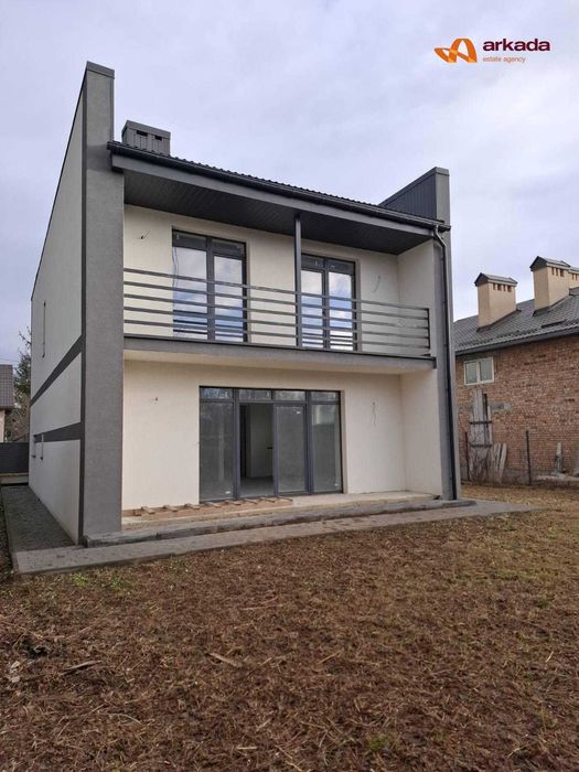 Продам будинок біля міського озера