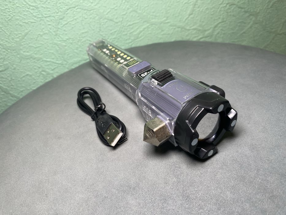 Очень яркий фонарь с индикацией заряда. 10 в 1!