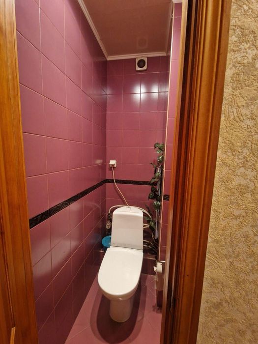 Продам простору 3-кімнатну квартиру на вул. А. Корольова (957-637)
