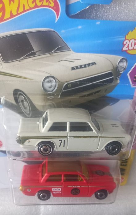 Conjunto 2 Lotus Cortina Hot Wheels