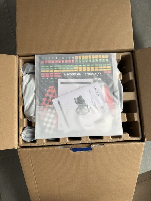 Sprzedam zestaw MOZA R5 Bundle