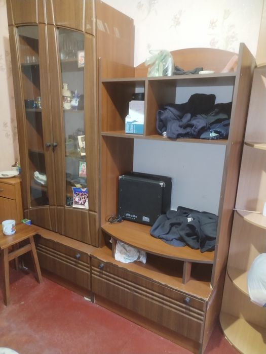 Продам шкаф с тумбой и стенку.